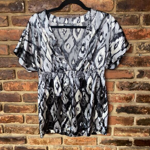 Apt. 9 Gray Black Printed Short Sleeve V-Neck Top Women's Size Small - Picture 1 of 6